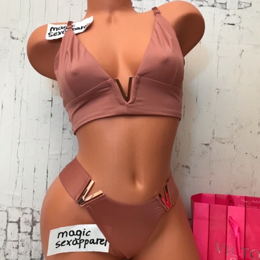 VS Luxe Bra (size L) and Panty Set (size M).